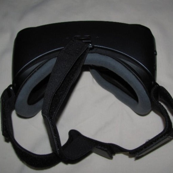Oculus Samsung Gear VR Headset With Controller & Accessories - Picture 6 of 12